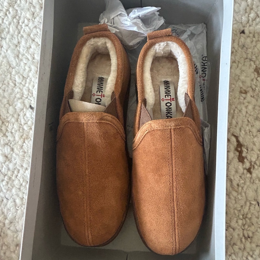 Minnetonka Women's Brown Suede Slippers